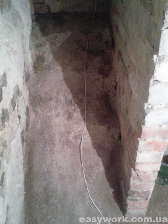 Разрушенная лестница в подвал (фото 2)